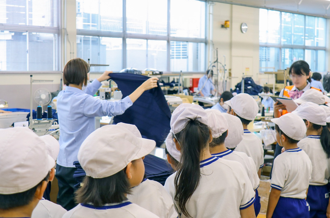 子どもたちの工場見学