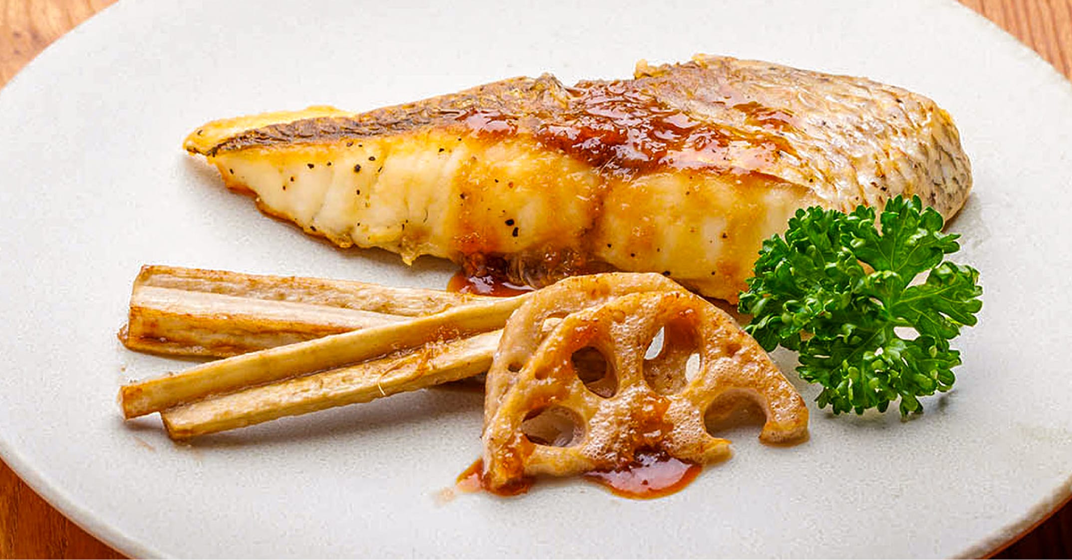 下津井産の真鯛と連島れんこん、連島ごぼうを使ったソテー