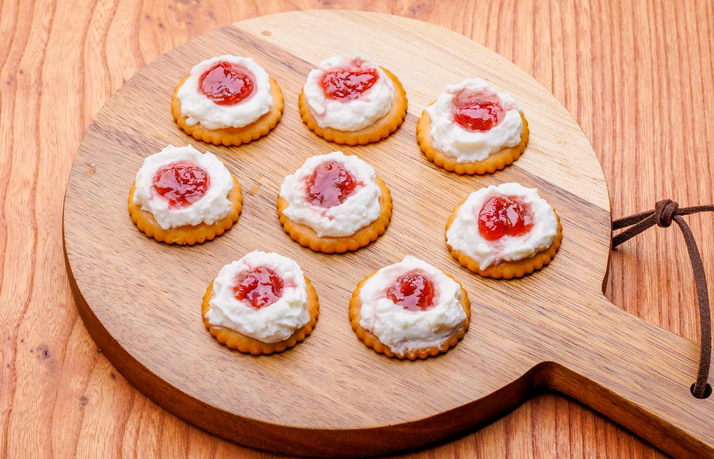 ピオーネジャムとフロマージュ・ブランのカナッペ・完成