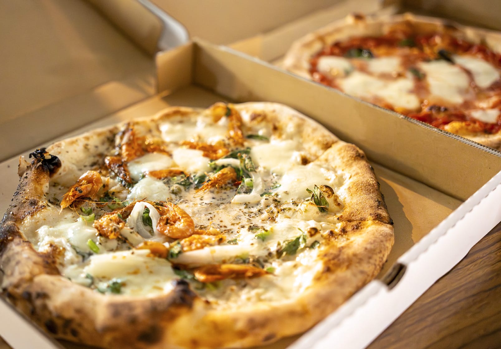 ピザ窯で焼く本格ピザ