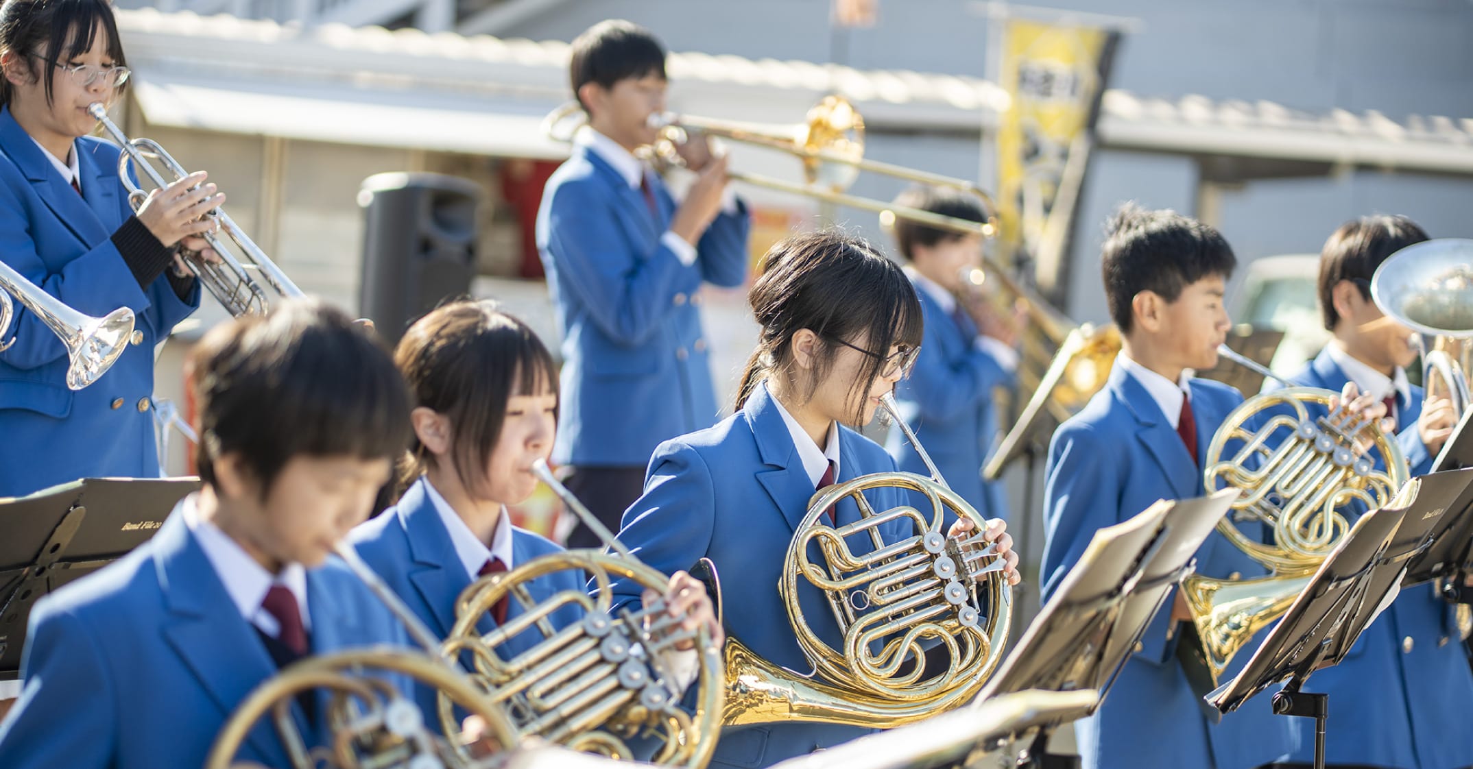 地域の中高生のブラスバンド演奏