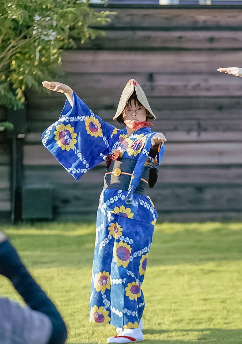 下津井節で踊る子ども