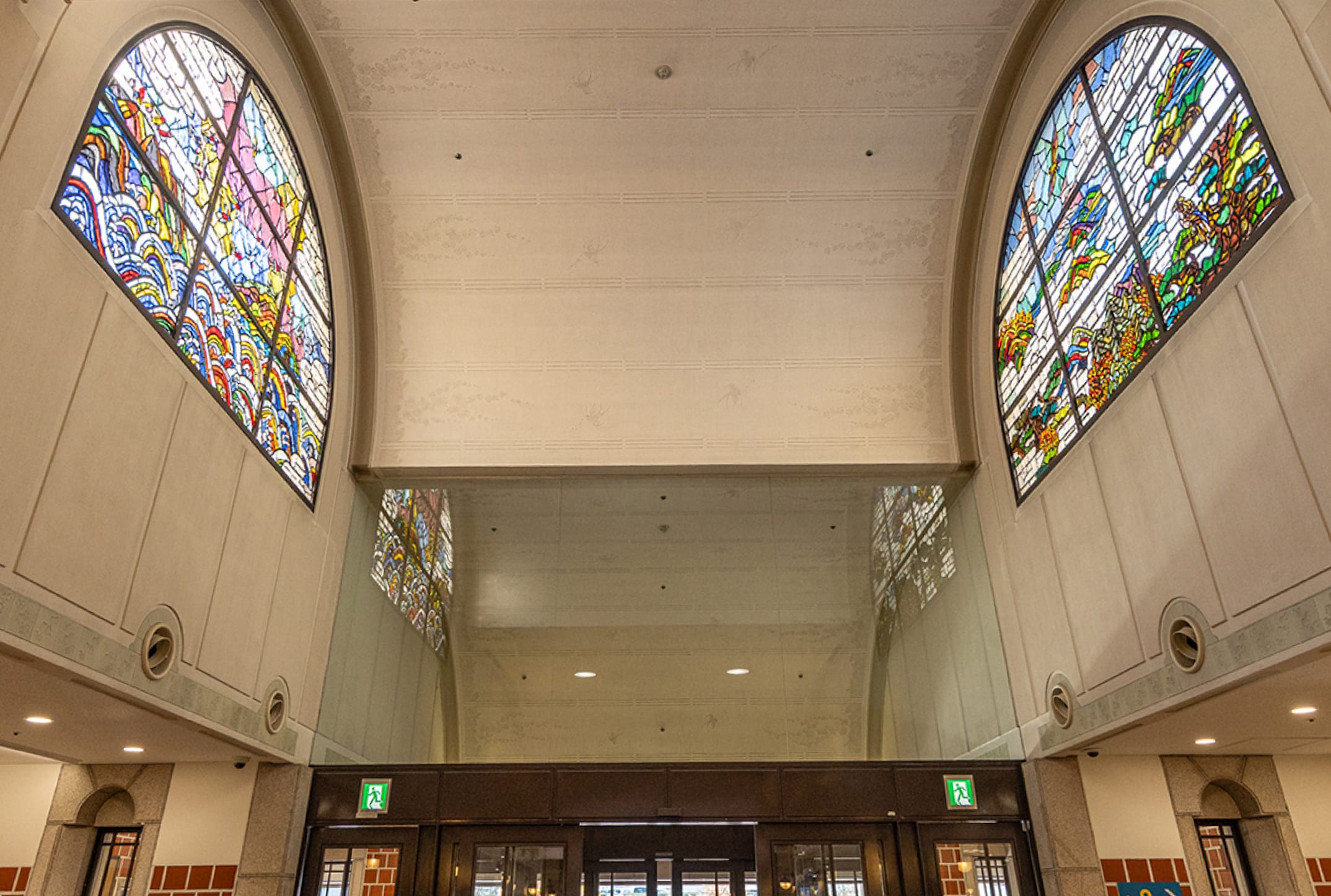 中央玄関のステンドグラス