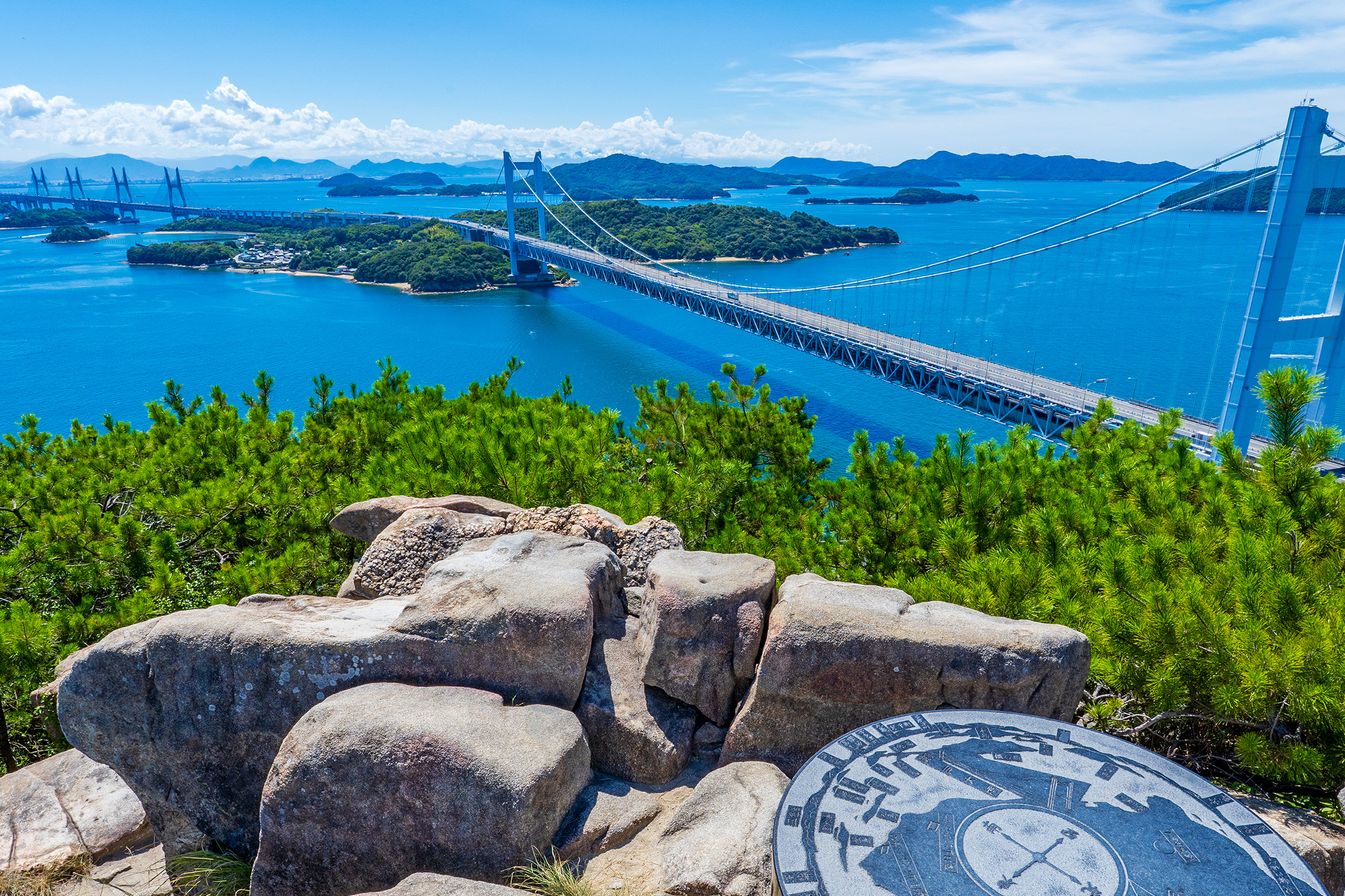 瀬戸内の多島美を堪能できる鷲羽山山頂からの眺め