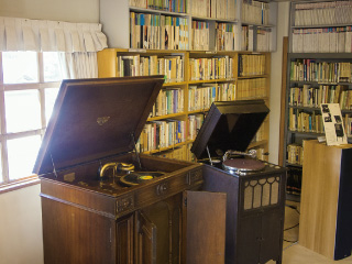 倉敷公民館３階に設置されている「音楽図書室」