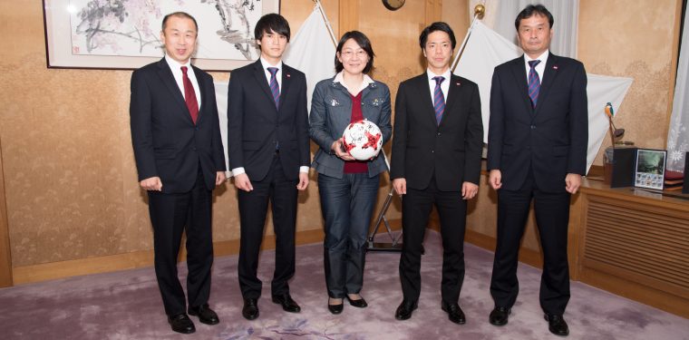 ファジアーノ岡山の選手が倉敷市役所を訪問