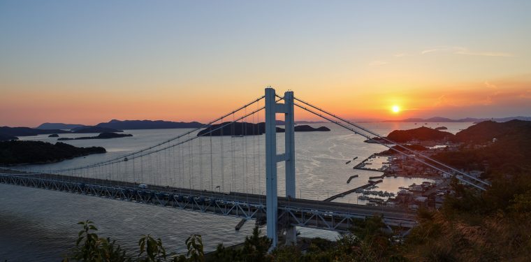 鷲羽山　瀬戸大橋と夕日