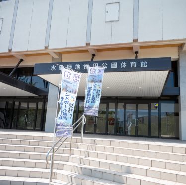 全国高等学校総合体育大会（インターハイ）の歓迎のぼり旗を設置 1-3