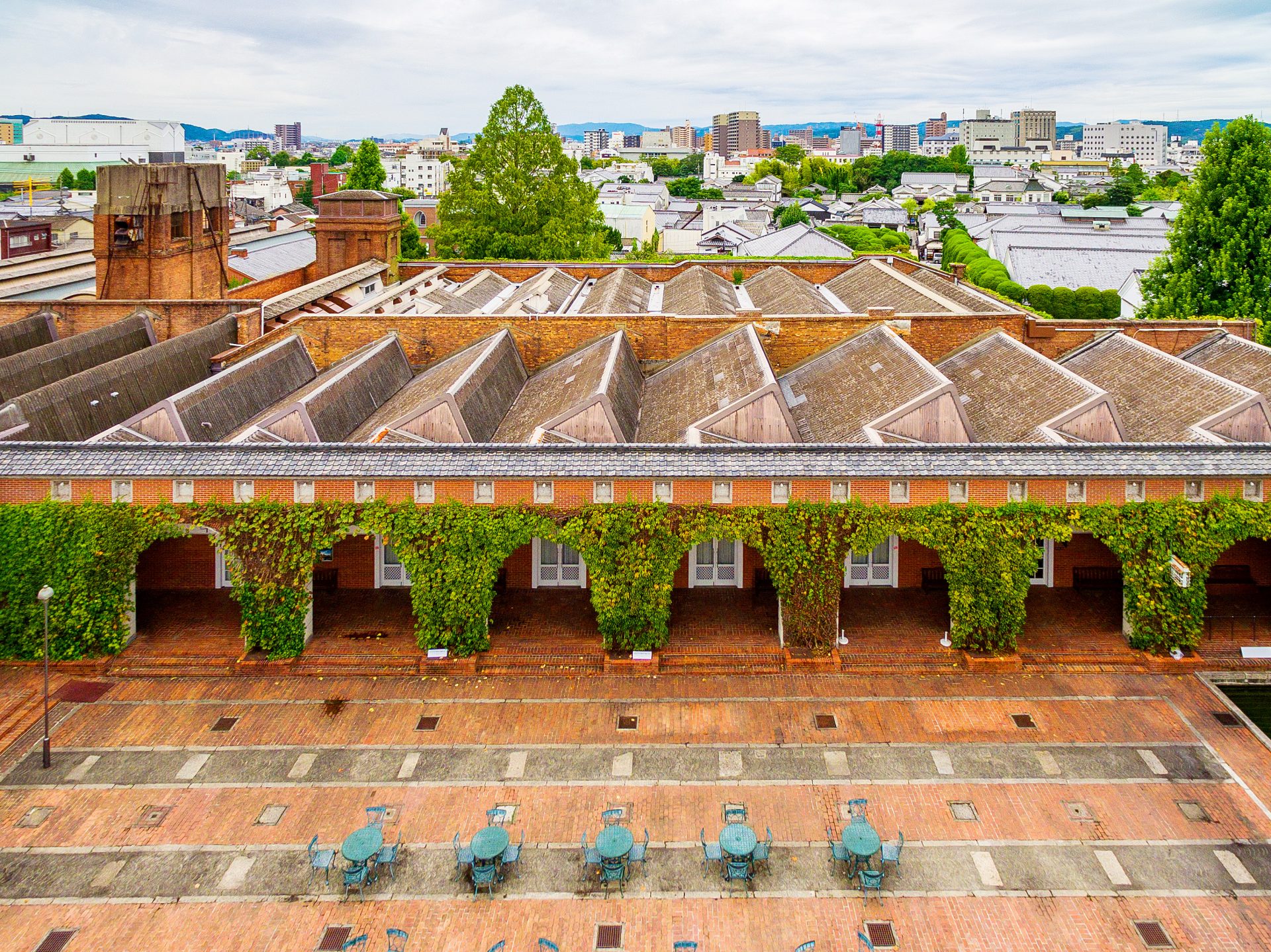 紡績工場を複合文化施設として再生した倉敷アイビースクエア